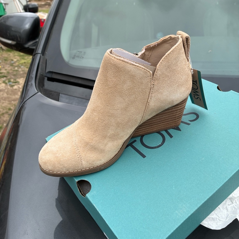 Toms Beige Ankle Booties - Picture 3 of 3